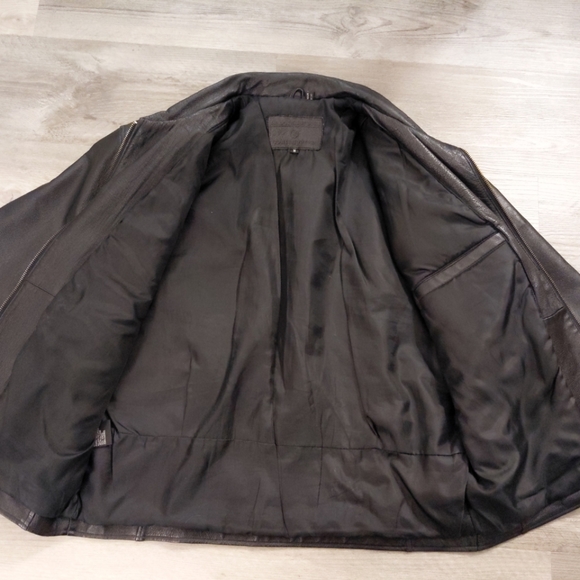 Men's Vintage Leather Jacket with adjustable Buckled Waist Tabs - Picture 11 of 15